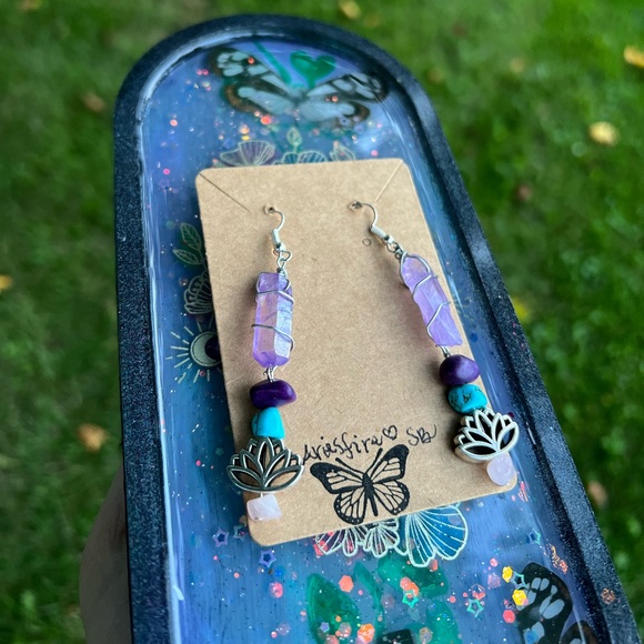 ✨ Lavender Aura Healing Earrings ✨ - Picture 3 of 3